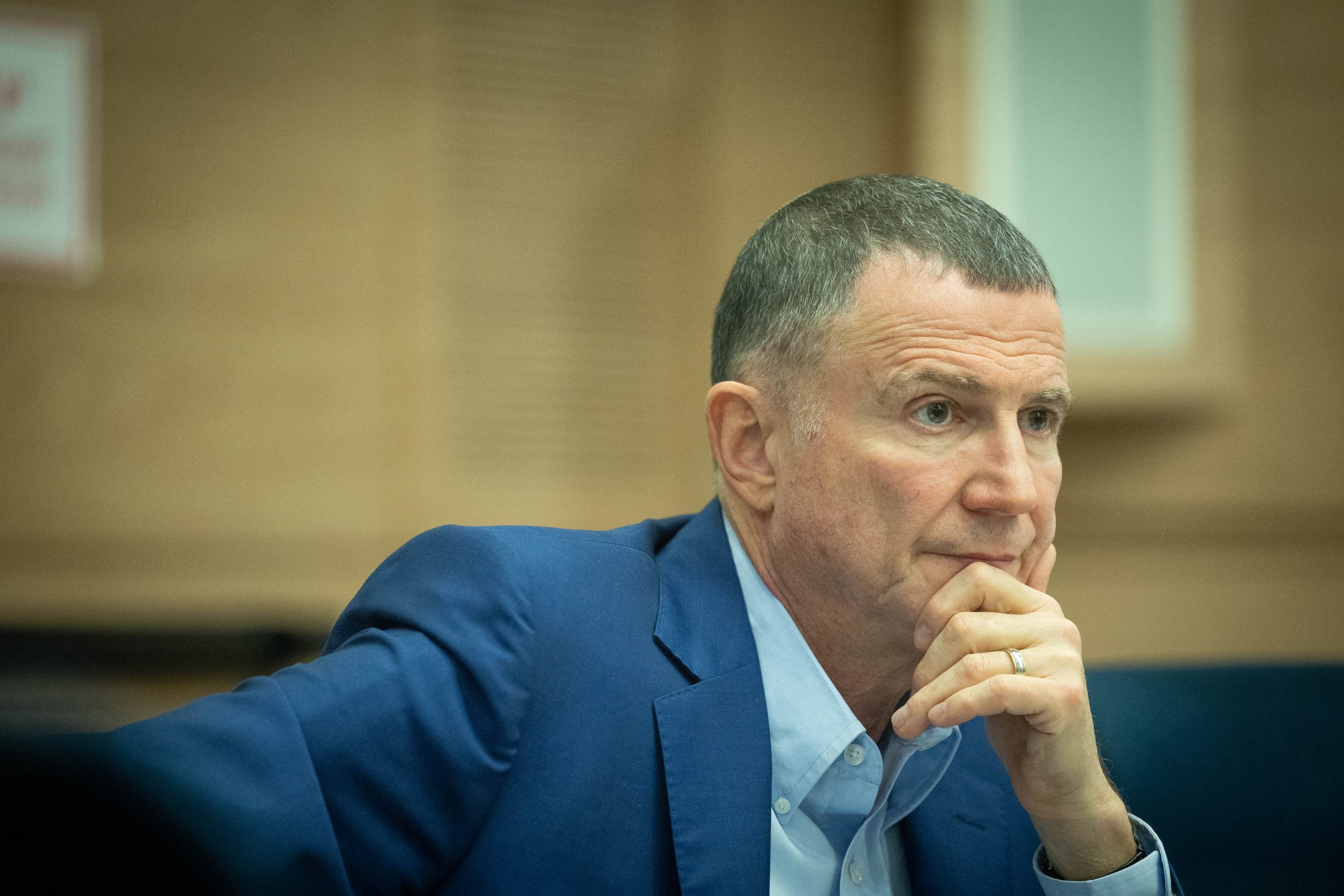 אדלשטיין עוקץ את בכירי הליכוד: 'צעד ראשון בשמאל'