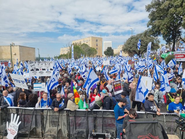 ההפגנה מחוץ לכנסת היום נגד הפרורמה המשפטית.