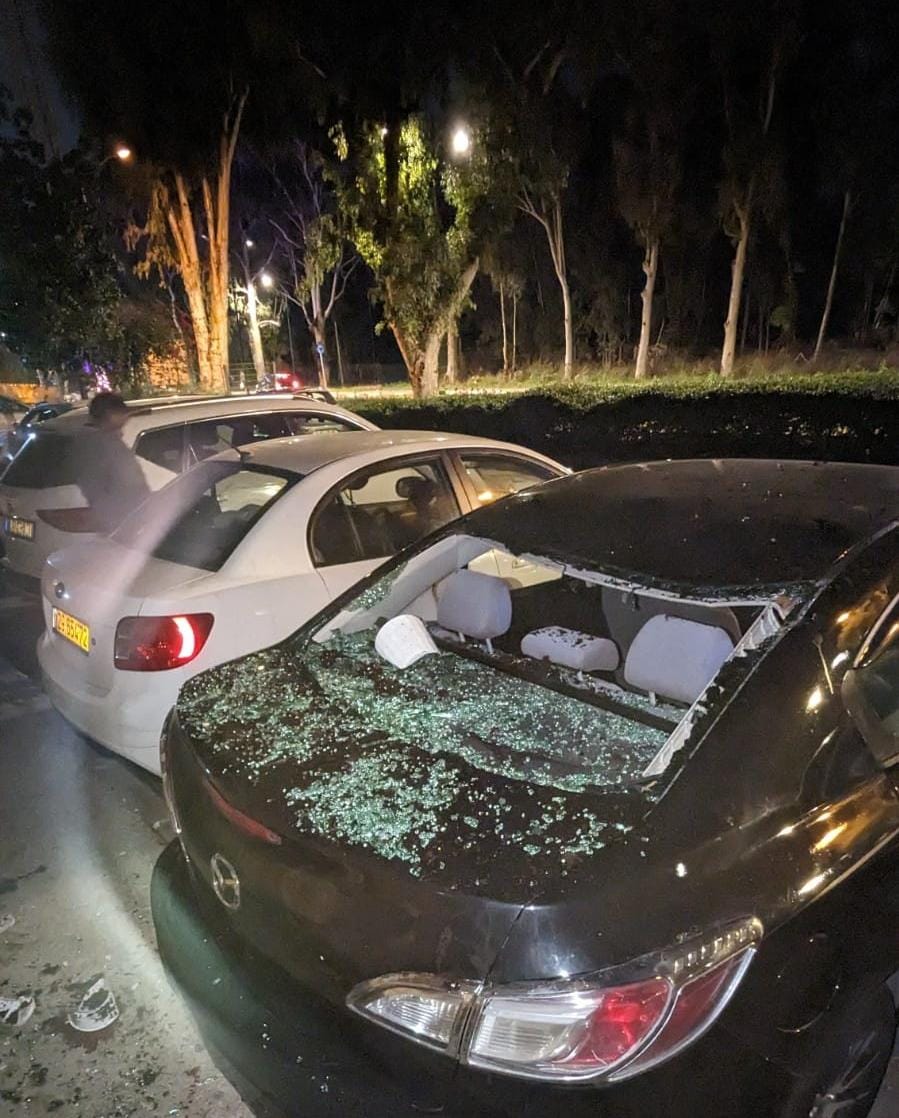 פתח תקווה: תינוק נפל מקומה רביעית, מצבו בינוני