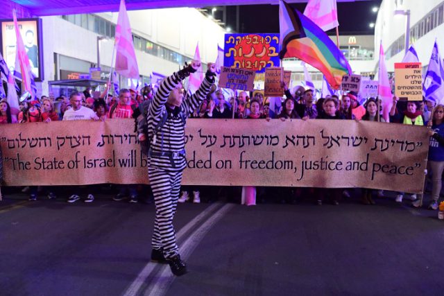 השבוע ה-7 למחאה: רבבות מפגינים בכל הארץ | גלריה