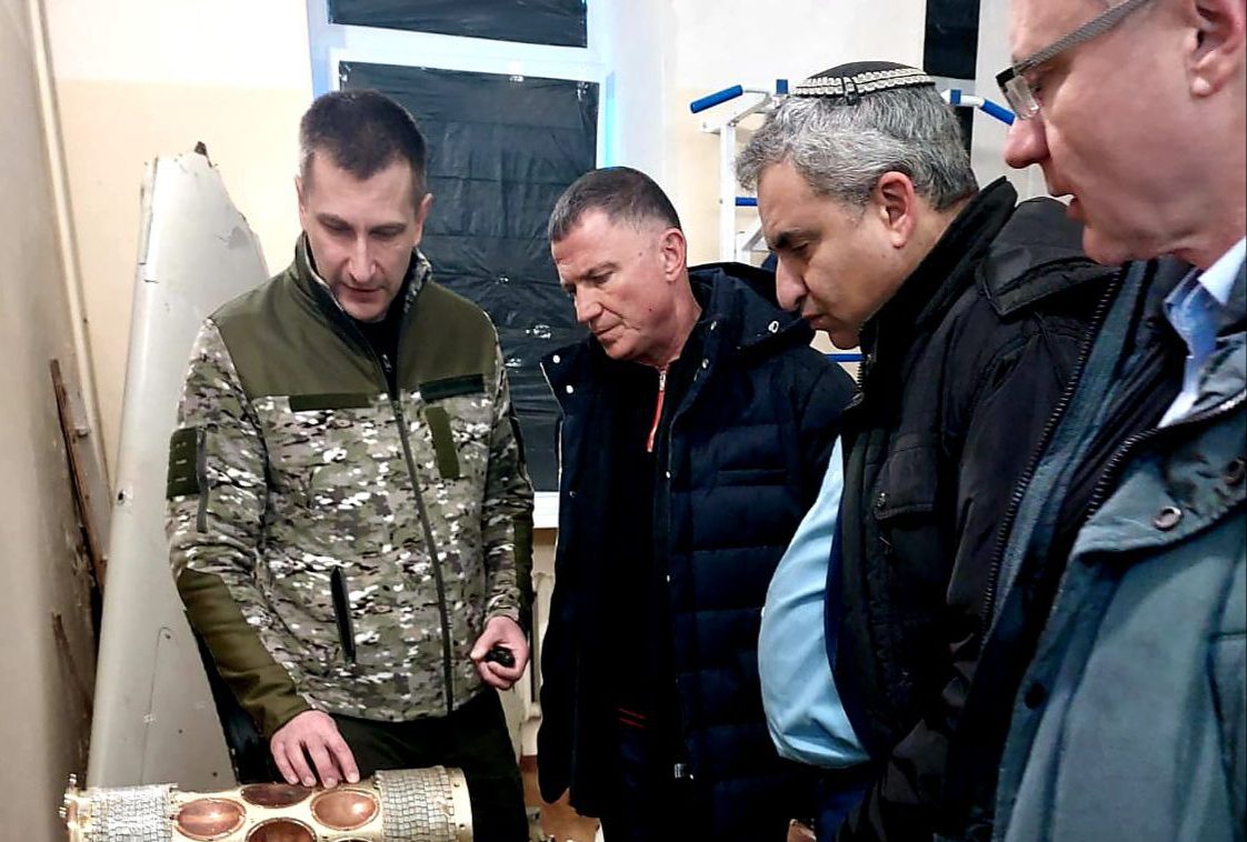 במהלך הביקור בקייב: הח"כים נחשפו לנשק איראני