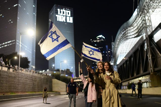 חסימה בנתיבי איילון