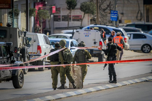 הכביש הצר בחווארה (נאסר אישתייה/פלאש90)
