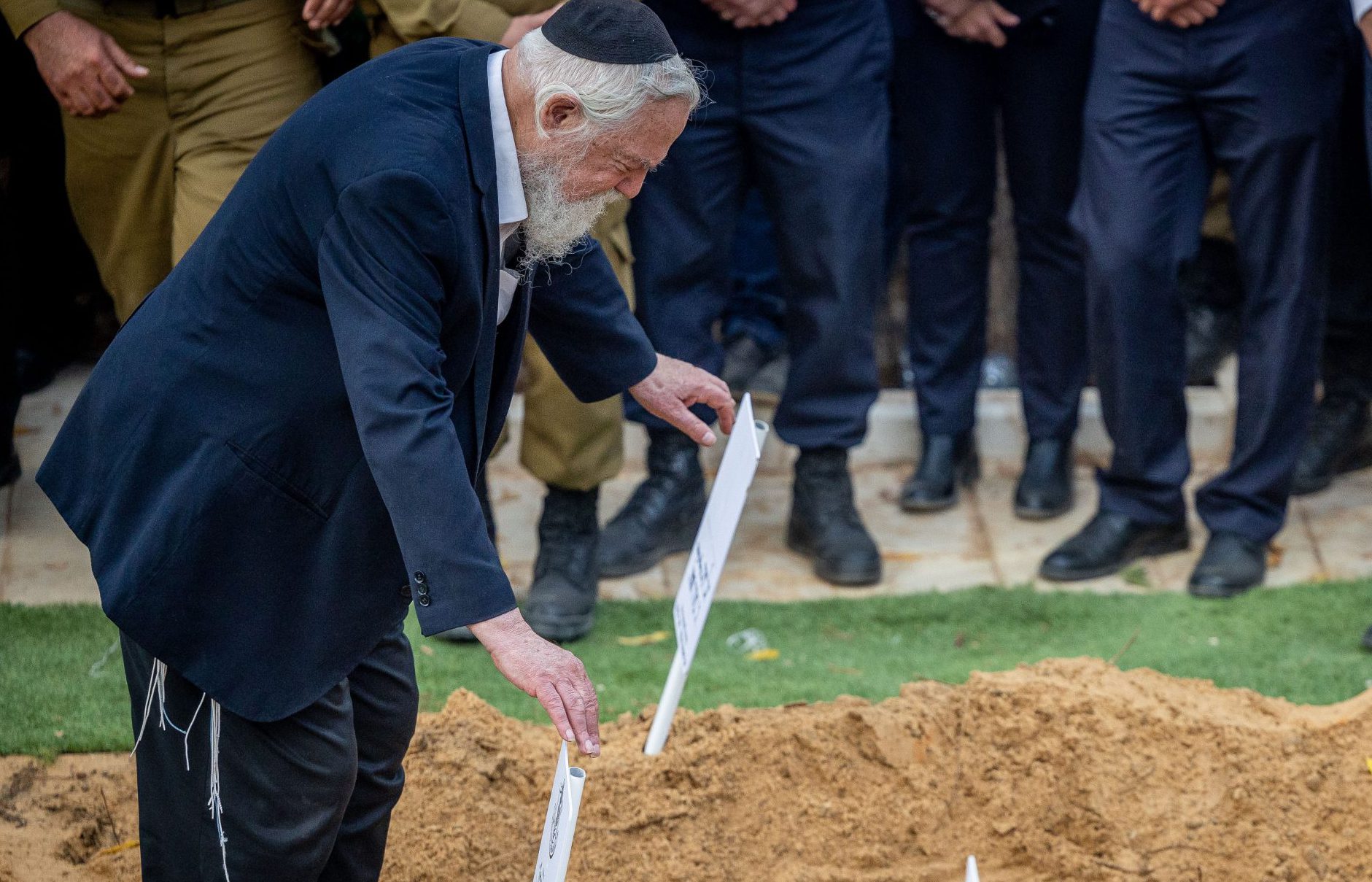 בחייהם ובמותם: הלל ויגל נטמנו בהר הרצל | תיעוד