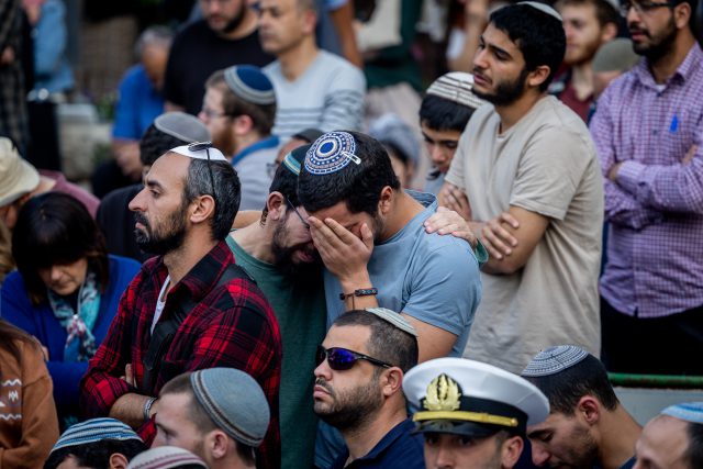 בחייהם ובמותם: הלל ויגל נטמנו בהר הרצל | תיעוד