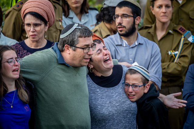 בחייהם ובמותם: הלל ויגל נטמנו בהר הרצל | תיעוד
