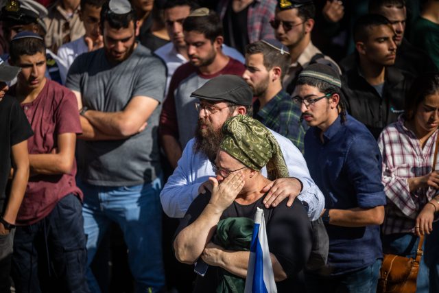 בחייהם ובמותם: הלל ויגל נטמנו בהר הרצל | תיעוד