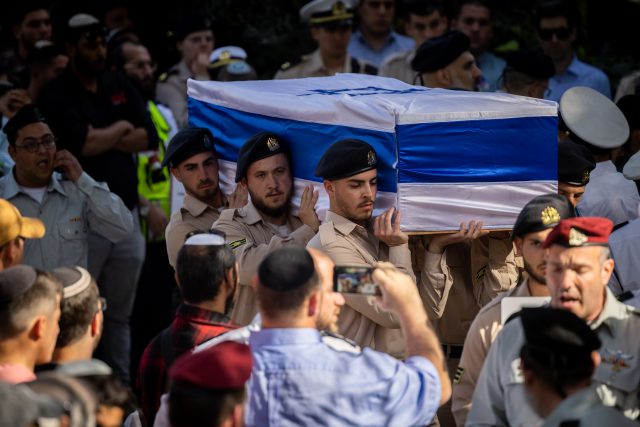 בחייהם ובמותם: הלל ויגל נטמנו בהר הרצל | תיעוד