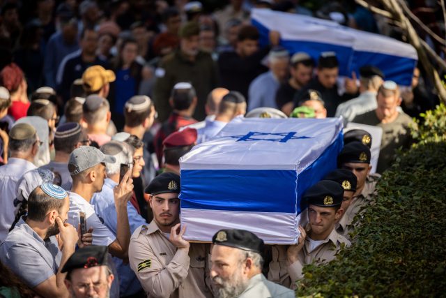 בחייהם ובמותם: הלל ויגל נטמנו בהר הרצל | תיעוד