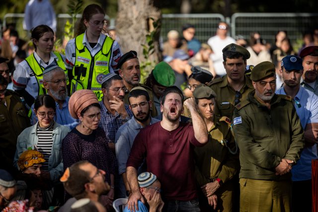 בחייהם ובמותם: הלל ויגל נטמנו בהר הרצל | תיעוד
