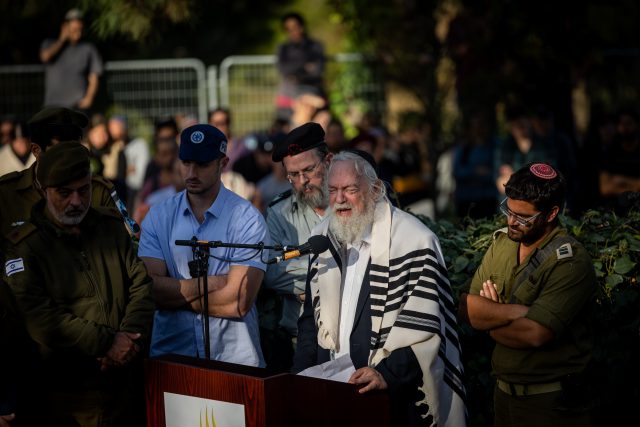 בחייהם ובמותם: הלל ויגל נטמנו בהר הרצל | תיעוד
