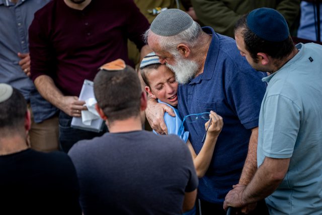 בחייהם ובמותם: הלל ויגל נטמנו בהר הרצל | תיעוד