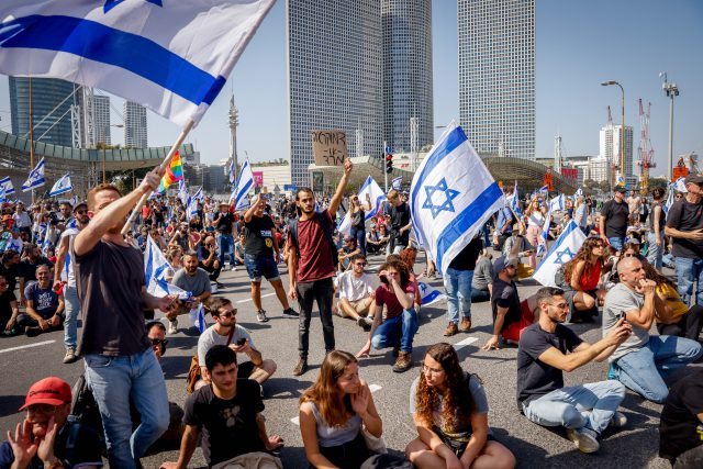 עשרות נעצרו, מפגין איבד אוזן: 'יום השיבוש' בתמונות