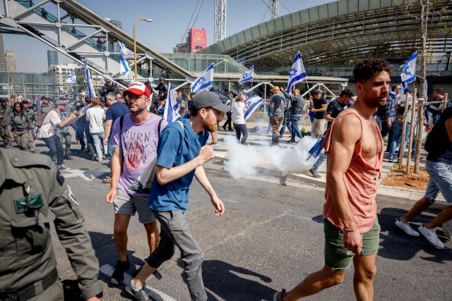 עשרות נעצרו, מפגין איבד אוזן: 'יום השיבוש' בתמונות