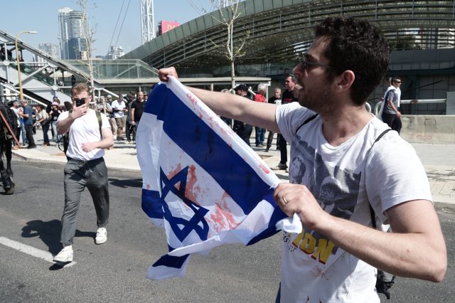 עשרות נעצרו, מפגין איבד אוזן: 'יום השיבוש' בתמונות