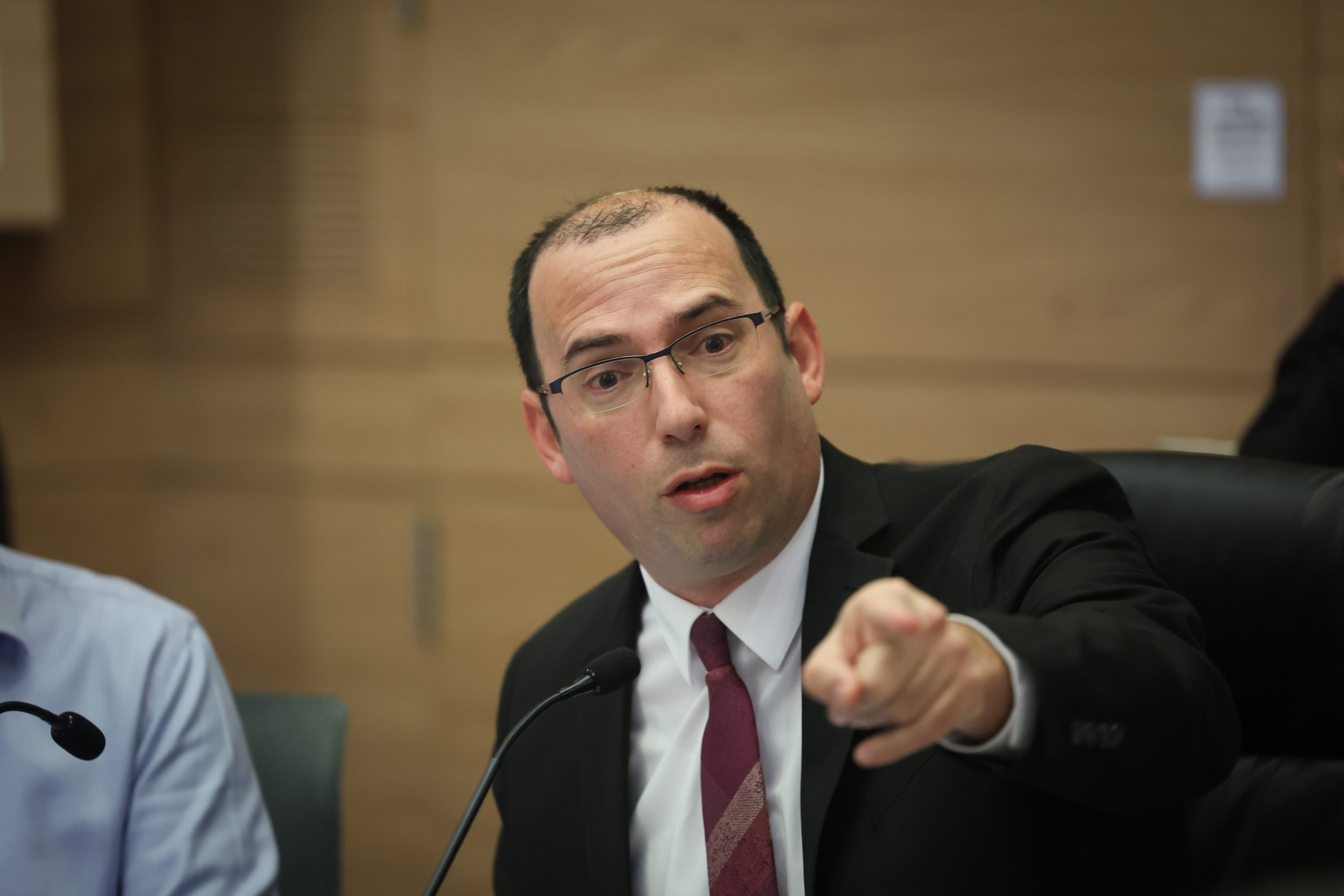 רוטמן נגד לפיד: "סכנה לביטחון הקהילות היהודיות"