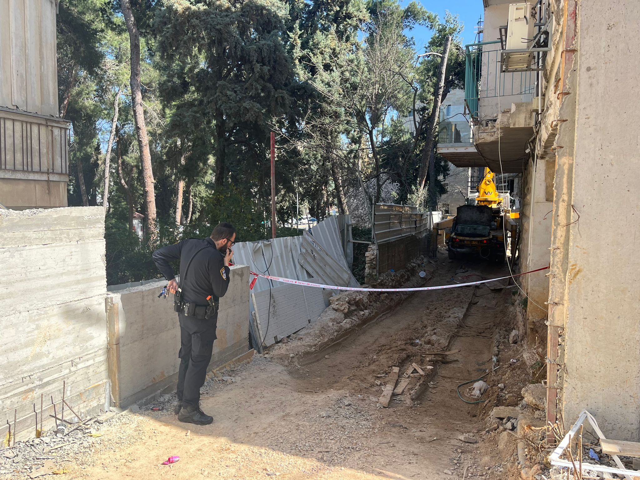 תאונה קשה בירושלים: פועל נפל מגובה, מצבו אנוש