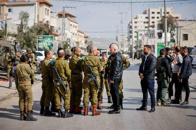 שר הביטחון, גלנט, בחווארה. ארכיון