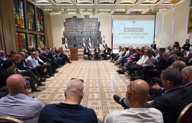 הרצוג וראשי הרשויות