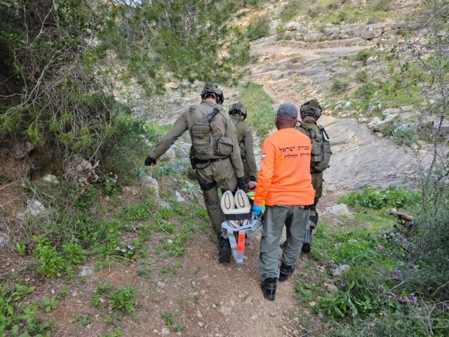 מטייל בן 75 חולץ באמצעות מסוק בהרי ירושלים | תיעוד