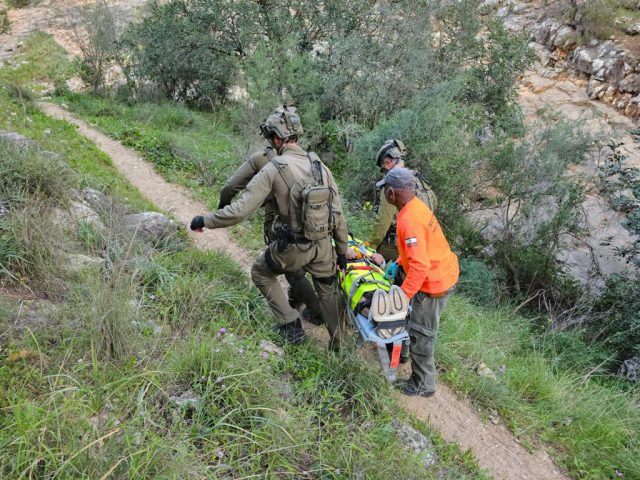 מטייל בן 75 חולץ באמצעות מסוק בהרי ירושלים | תיעוד