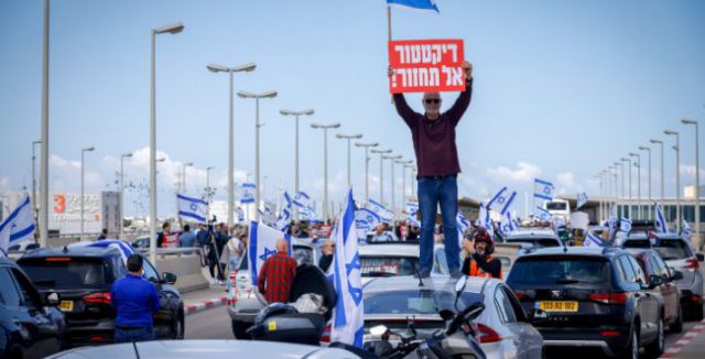 אלונה סער בהפגנה: "אכלתי מכות"