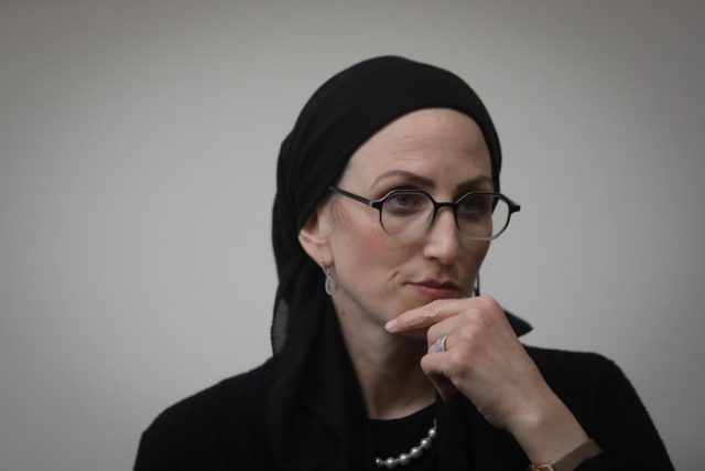 "יש לי עוד 7 ילדים בבית ואין לי תשובות לתת להם"