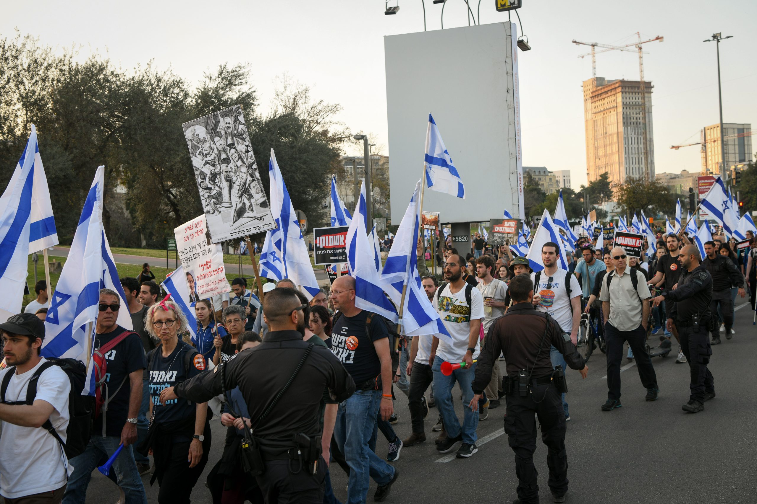 דיווח: עיריית ירושלים נגד מחאת המילואימניקים