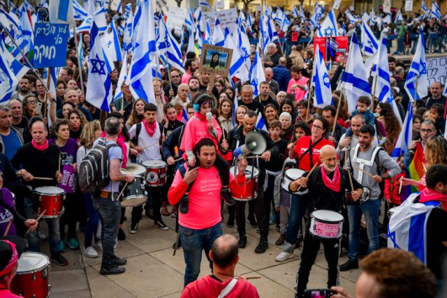 עוד מוצ"ש של הפגנות; איילון צפון נחסם | גלריה