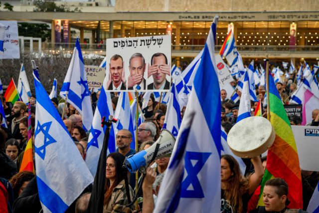 עוד מוצ"ש של הפגנות; איילון צפון נחסם | גלריה