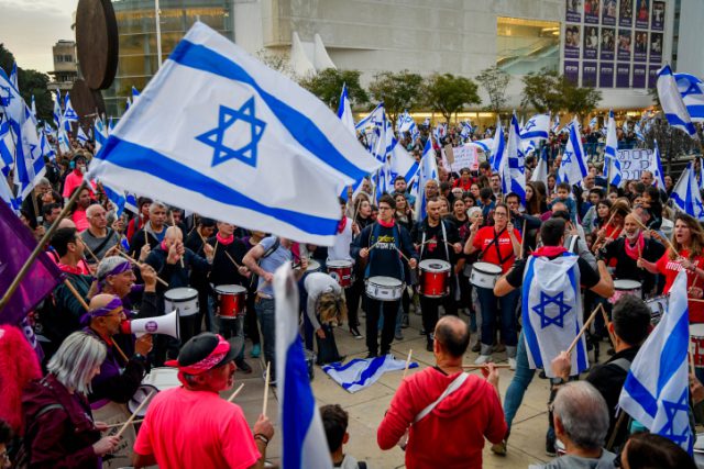 עוד מוצ"ש של הפגנות; איילון צפון נחסם | גלריה