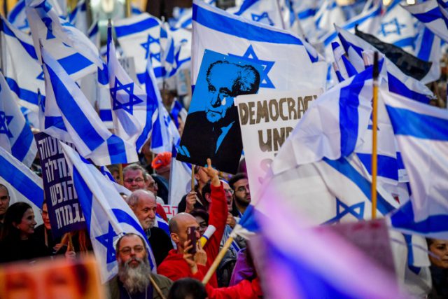עוד מוצ"ש של הפגנות; איילון צפון נחסם | גלריה
