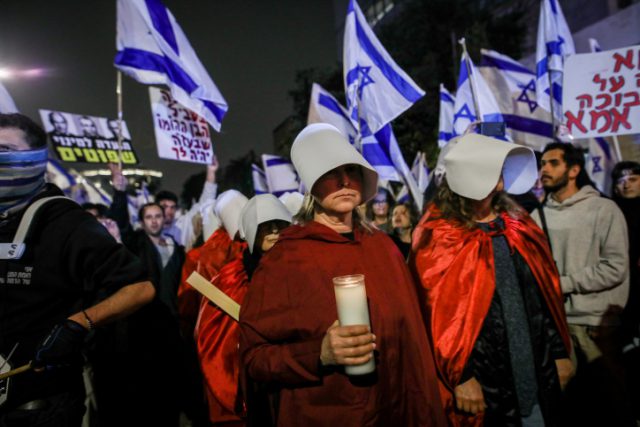 עוד מוצ"ש של הפגנות; איילון צפון נחסם | גלריה