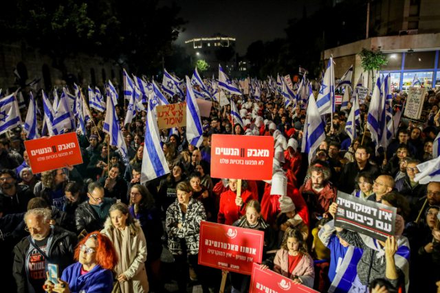 עוד מוצ"ש של הפגנות; איילון צפון נחסם | גלריה