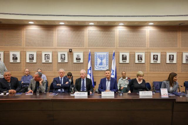 אדלשטיין: "זה לא עיתוי לפיטורי שר ביטחון"