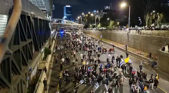 לאחר כשעתיים ובעידוד המארגנים: איילון נפתח לתנועה