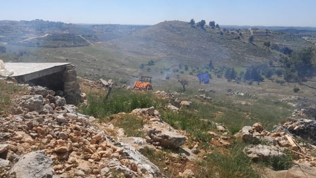 ערבים שרפו מאות ספרי קודש בגבעת אוהבי-יה