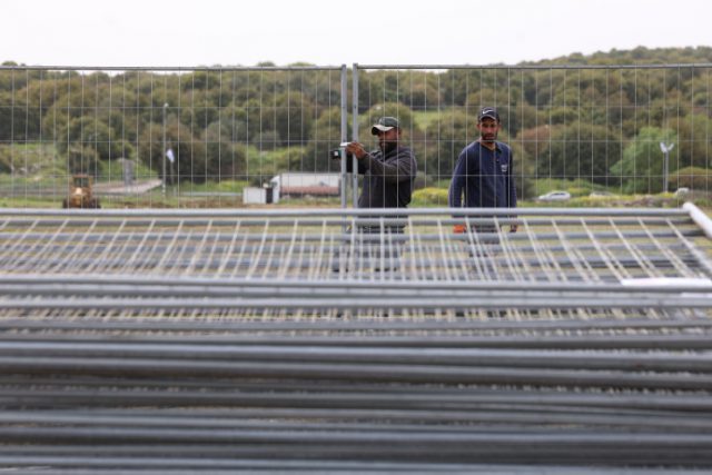 גדרות וטרקטורים: צפו בהכנות לחגיגות במירון