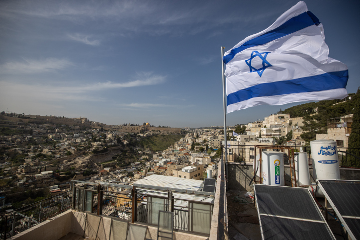 העיתונאי החרדי הניף דגל: "לא חלמתי שאעשה זאת"