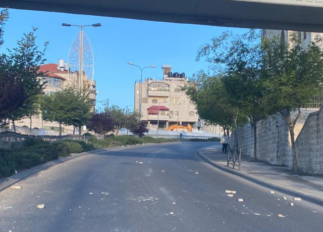 האבנים שנזרקו לעבר הכביש