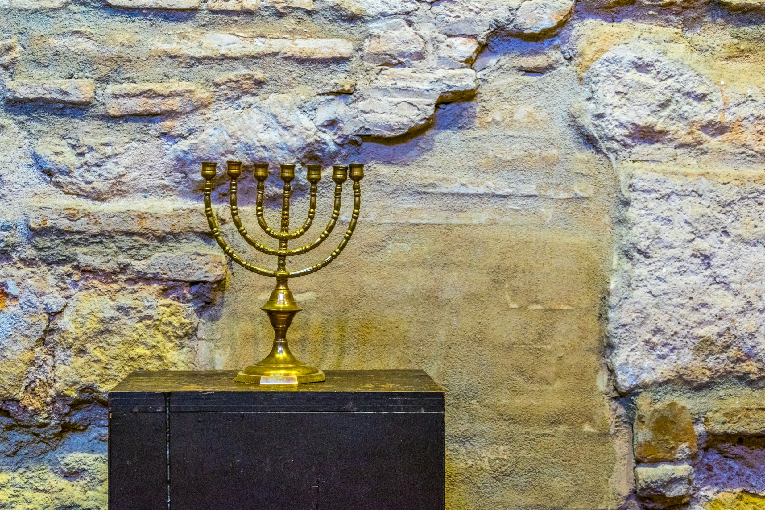 בערב יום השואה: בית הכנסת בברצלונה הושחת