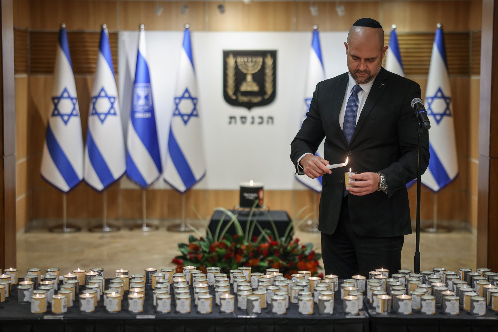 יו"ר הכנסת הדליק נר זיכרון: "להבין מה וכמה איבדנו"
