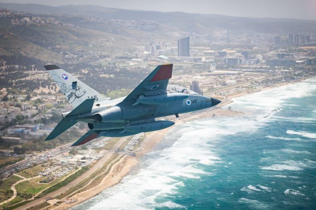 F-16 מעל חוף הים של חיפה (דובר צה"ל)