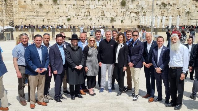 בכיר אמריקאי הגיע לכותל: "הקשר עם ישראל לא ינתק"