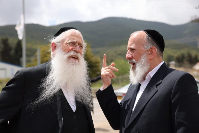 פרוש ודייטש בסיור במירון (דודי כהן/פלאש90)