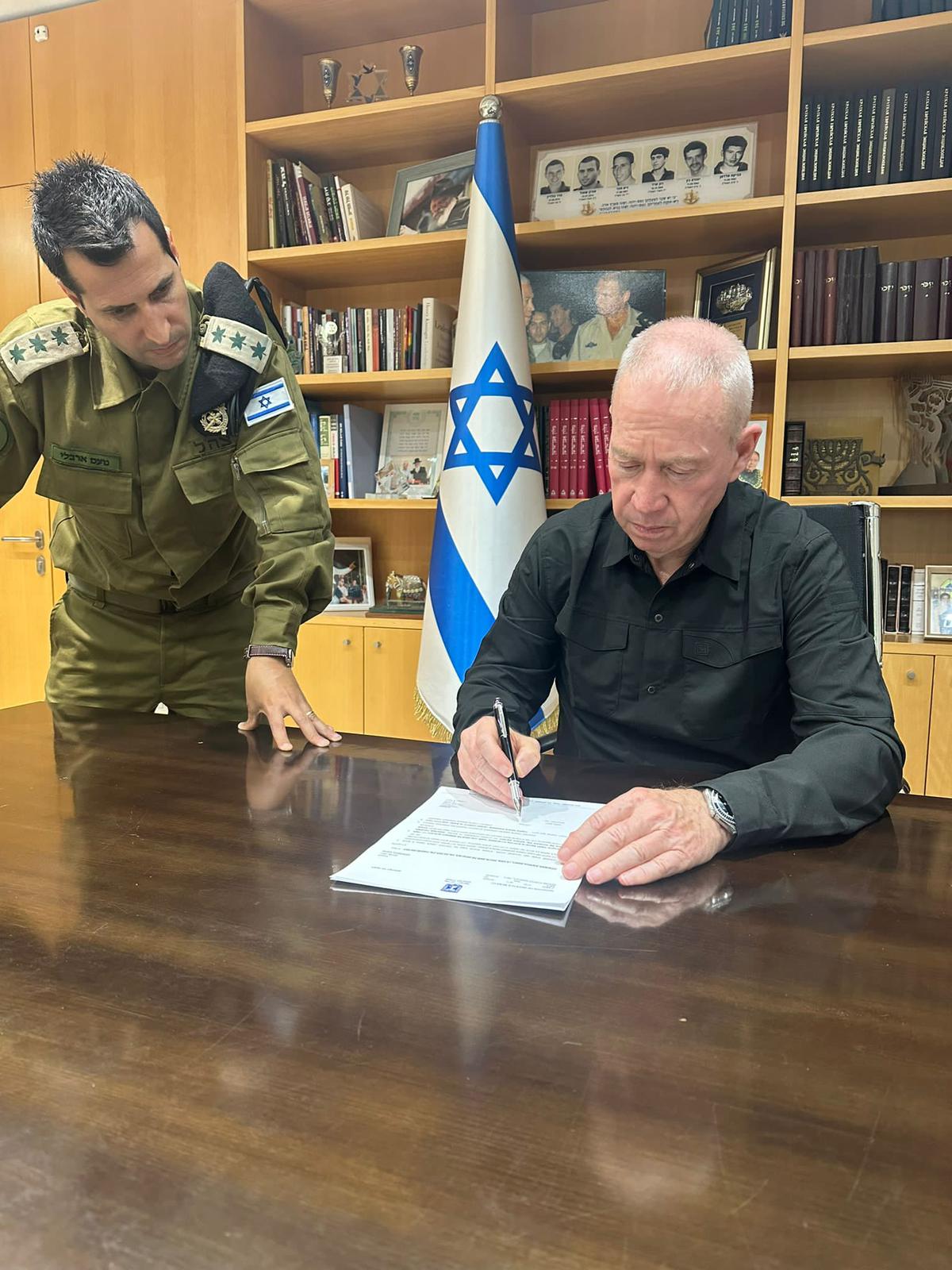גלנט חתם על 4 צווי מעצר מנהליים ליהודים
