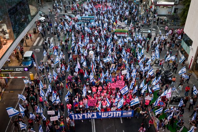 המחאה התחדשה: אלפים הפגינו בת"א נגד התקציב