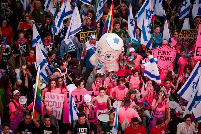 המחאה התחדשה: אלפים הפגינו בת"א נגד התקציב