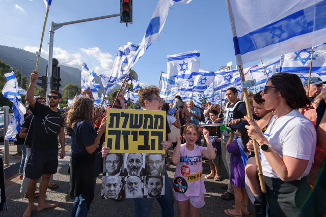 המחאה התחדשה: אלפים הפגינו בת"א נגד התקציב