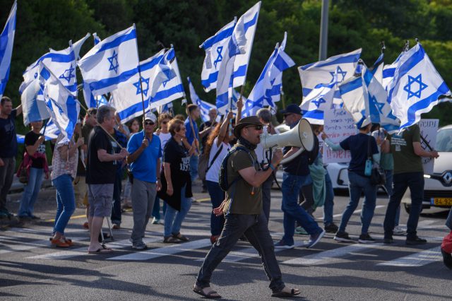 המחאה התחדשה: אלפים הפגינו בת"א נגד התקציב